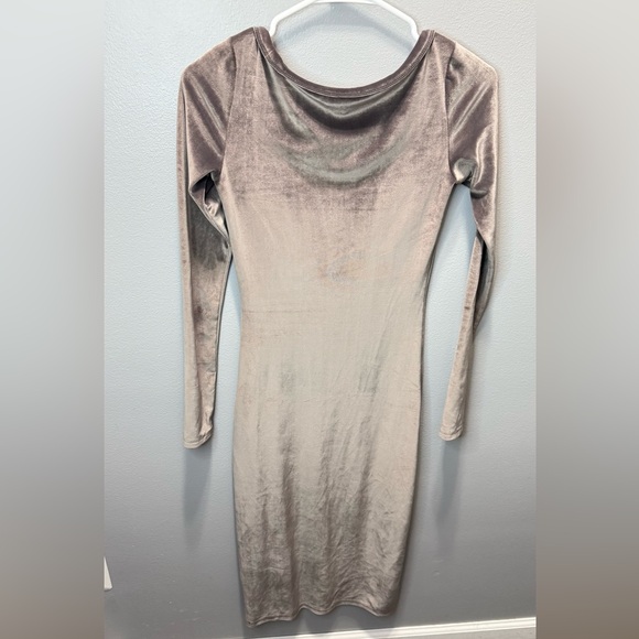 Aritzia Wilfred Free Anouk Long Sleeve Velvet Midi‎ Dress Size XS - Picture 2 of 4